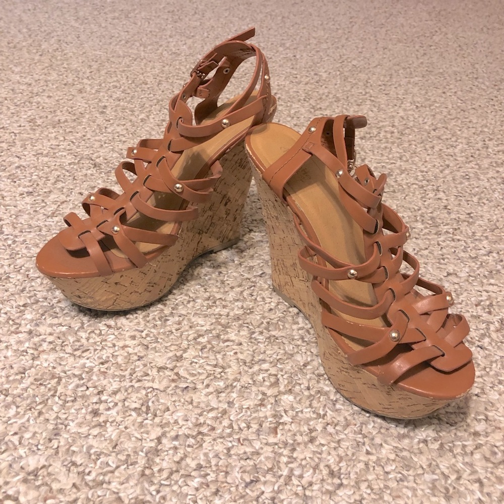 Nude Strappy Two Buckle Clasp Summer Wedge Sandals Size 8